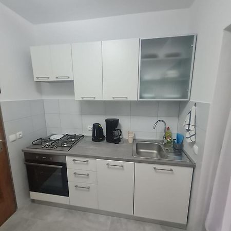 Apartment Anton Pinezići Exteriör bild