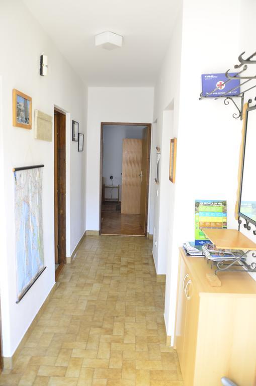Apartment Anton Pinezići Exteriör bild