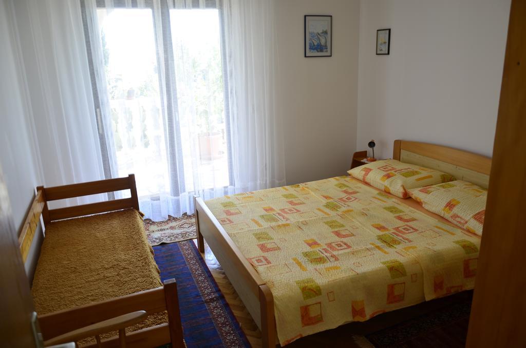 Apartment Anton Pinezići Exteriör bild