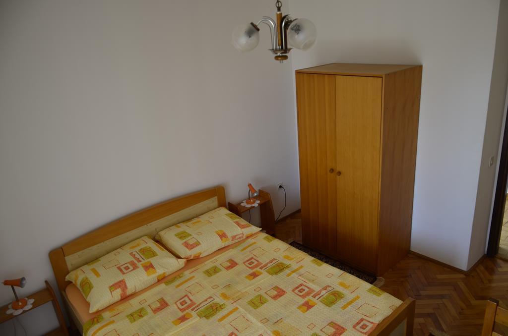 Apartment Anton Pinezići Exteriör bild