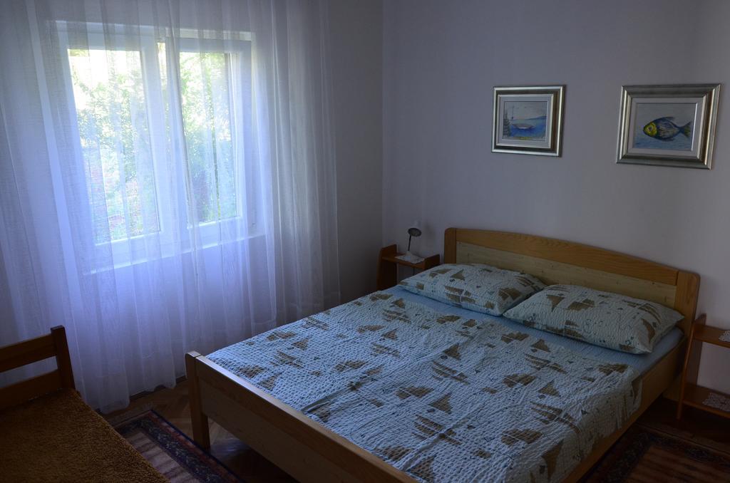 Apartment Anton Pinezići Exteriör bild