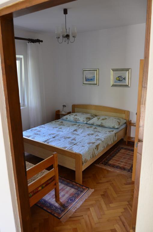 Apartment Anton Pinezići Exteriör bild